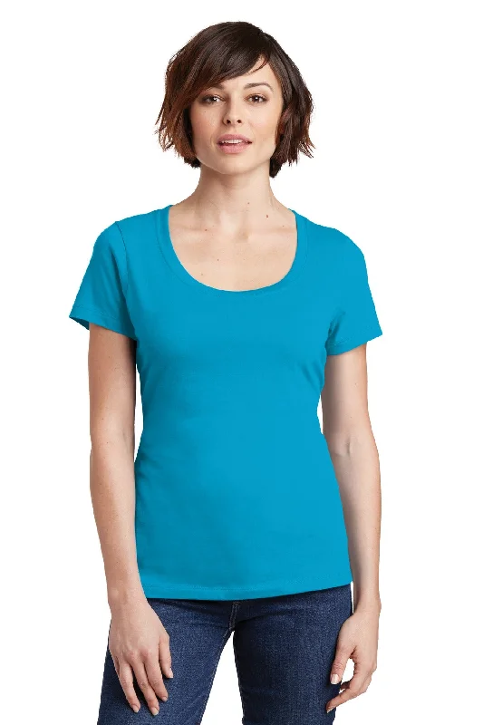 District® Women's Perfect Weight® Scoop Tee. DM106L